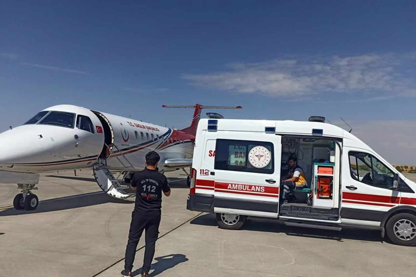 Ambulans uçak 3 bebek için havalandı