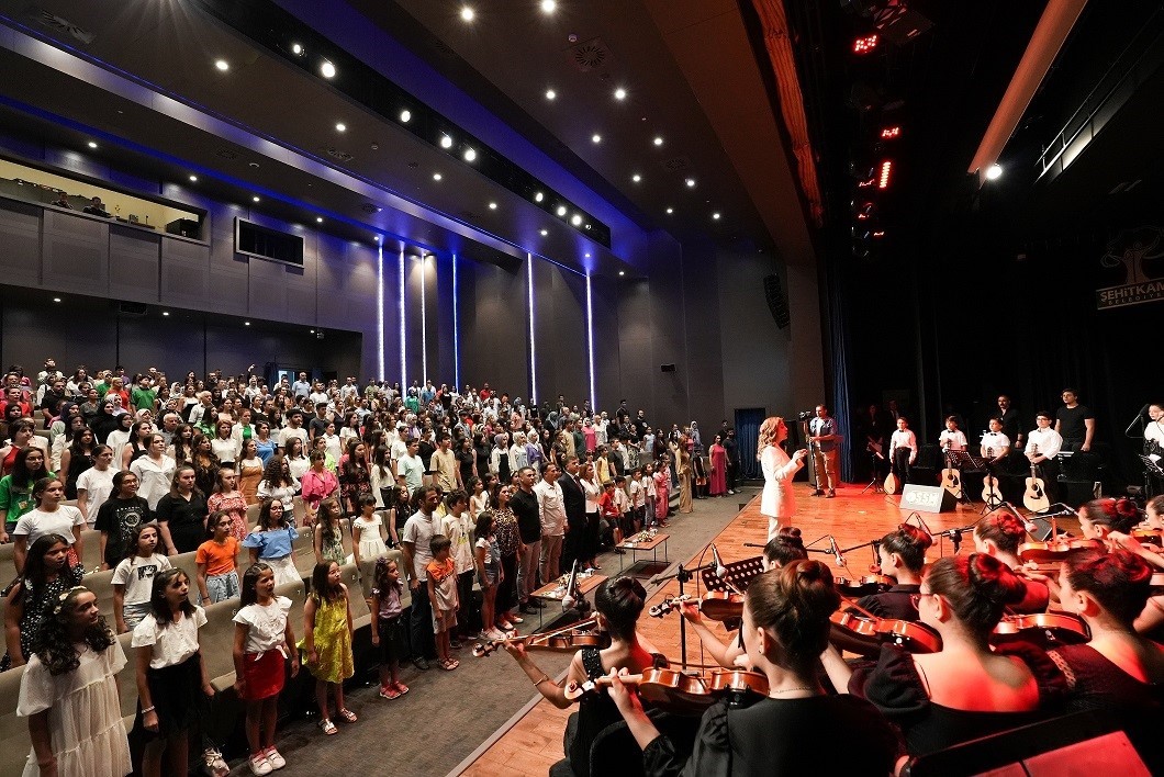 Çocuk orkestrası ilk konserini verdi