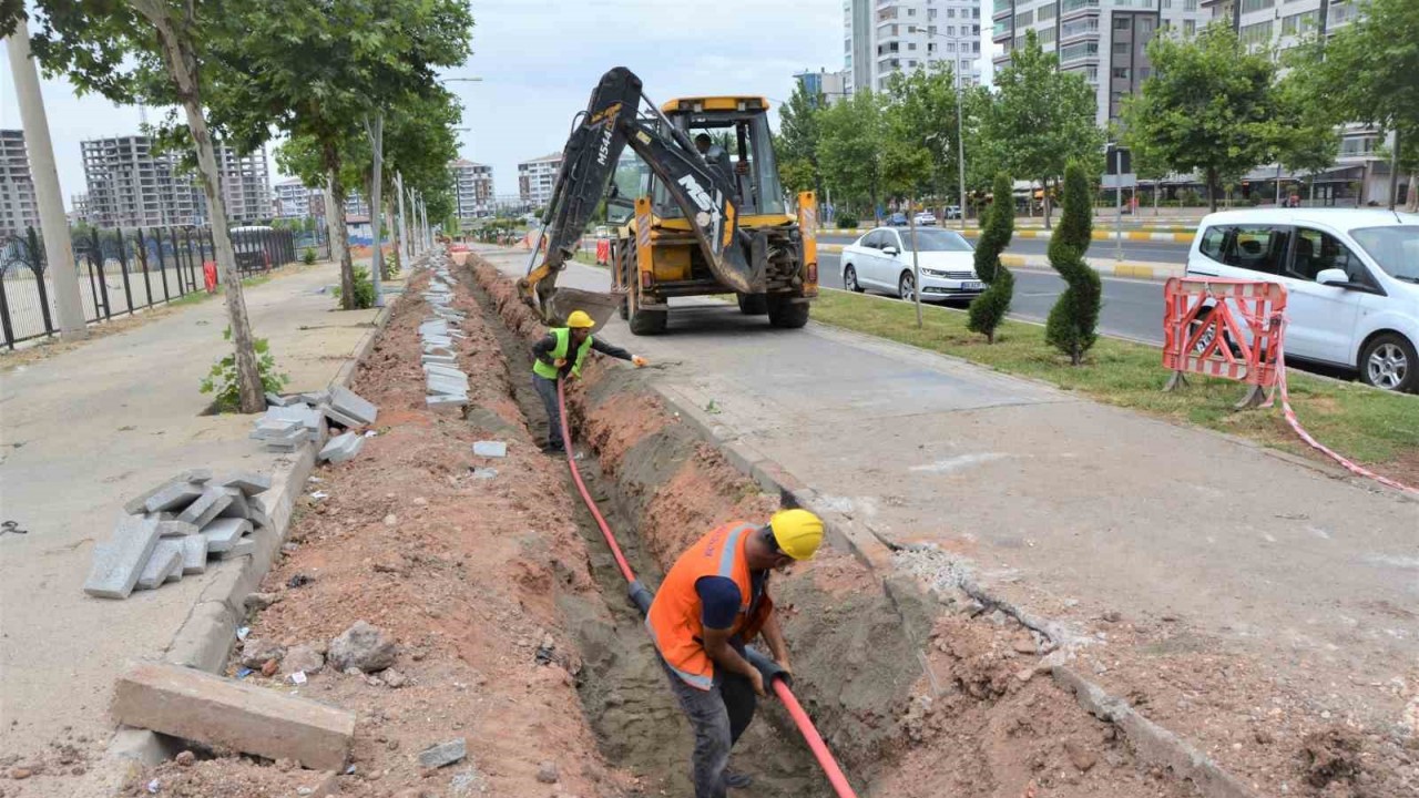 Dicle Elektrik, Kayapınar ve Bağlar’da şebekelerini güçlendiriyor