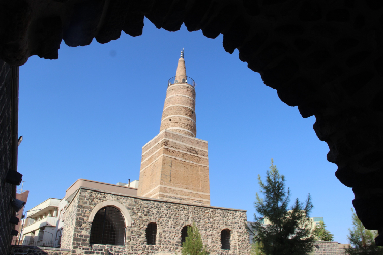 Fethin sembolü Cizre Ulu Camii dimdik ayakta