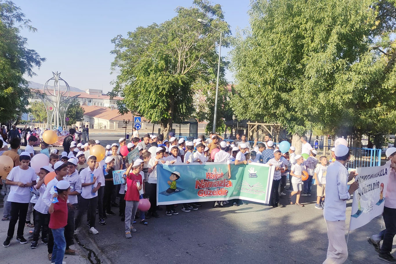 Kur'an Nesli Platformu Gercüş'te 'Hayat Namazla Güzeldir' etkinlik düzenledi