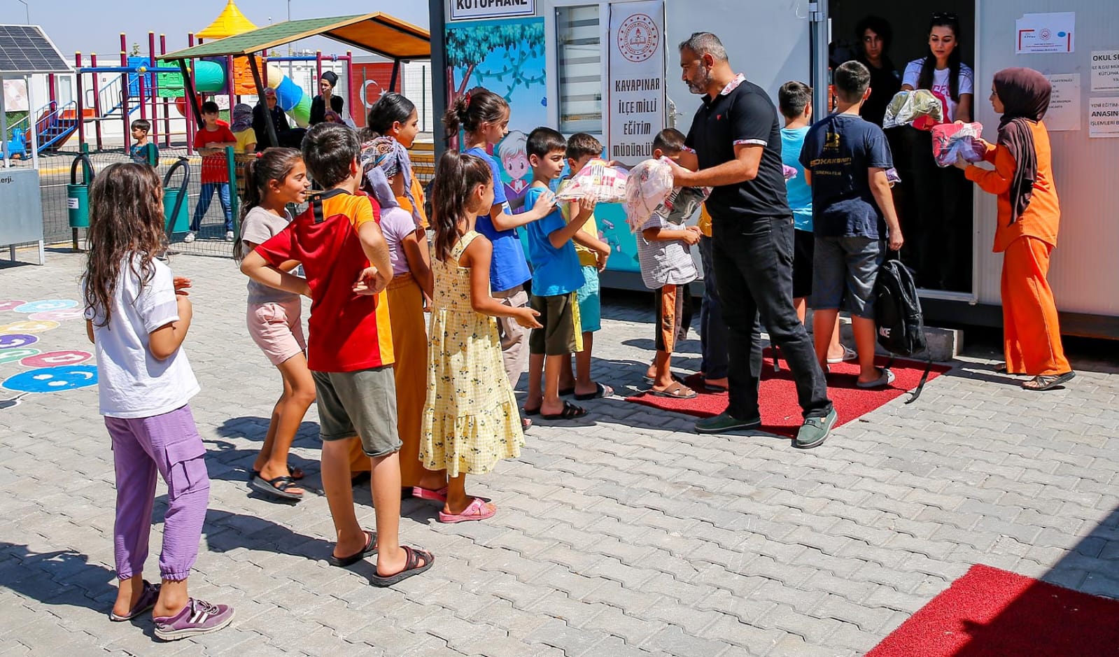 Depremzede öğrencilerin okul ihtiyaçları karşılandı - ÖZEL HABER