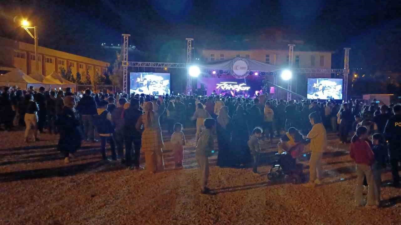 Dicle’de 2 gün süren bağ bozumu festivali konserlerle tamamlandı