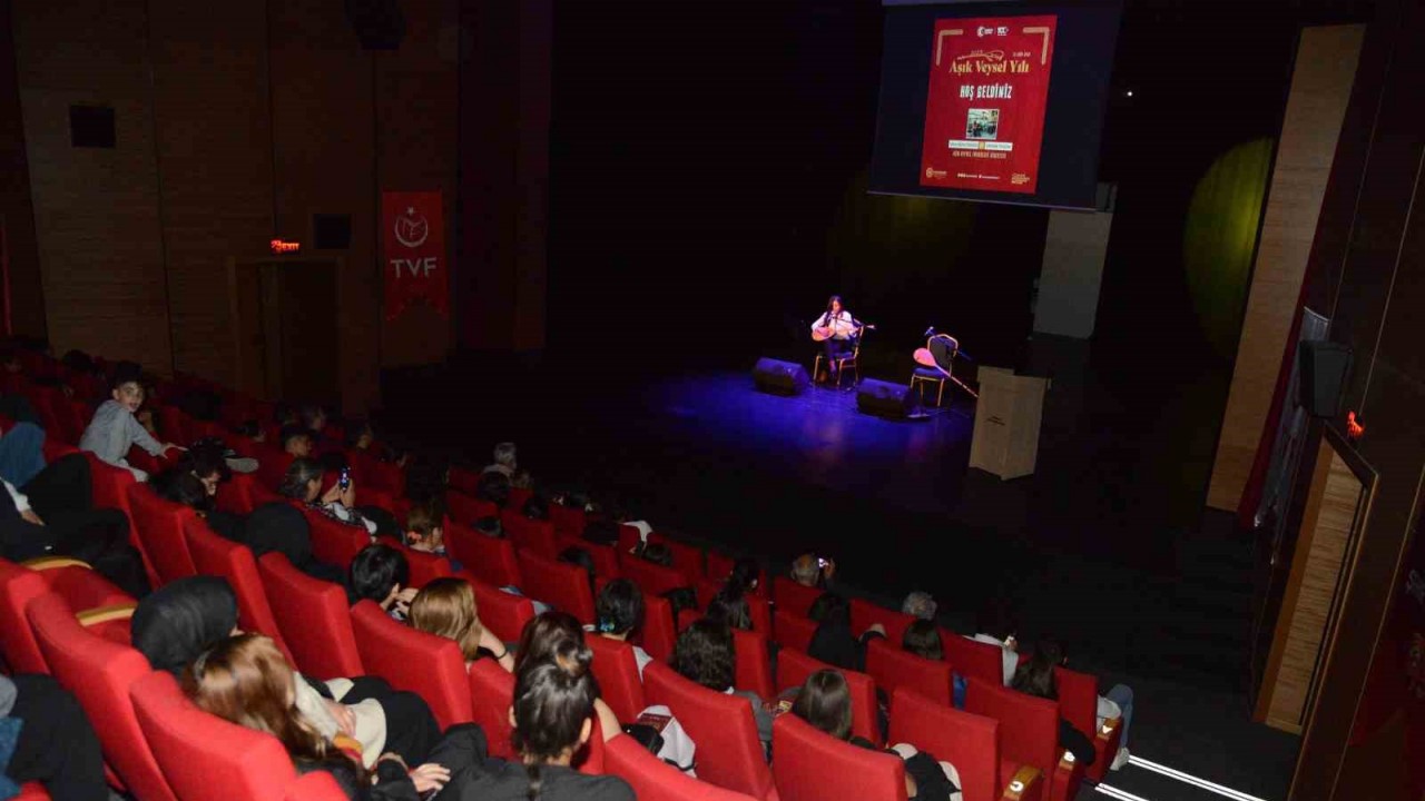 Diyarbakır’da Aşık Veysel türküleriyle anıldı