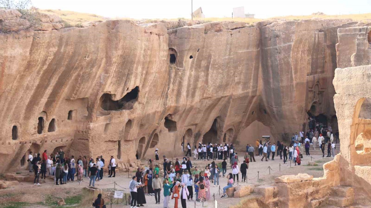 Mardin’deki Dara Antik Kenti ziyaretçilerini cezbediyor - VİDEOLU