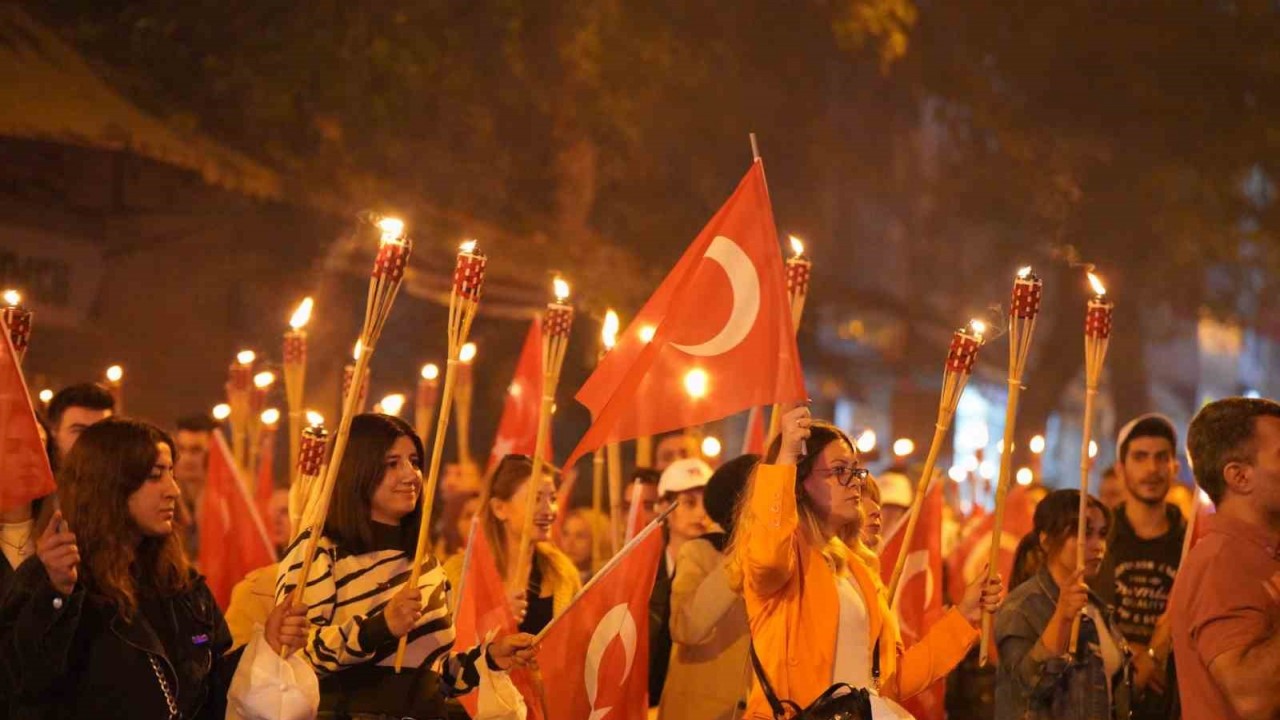 Siverek’te fener alayı yürüyüşü düzenlendi