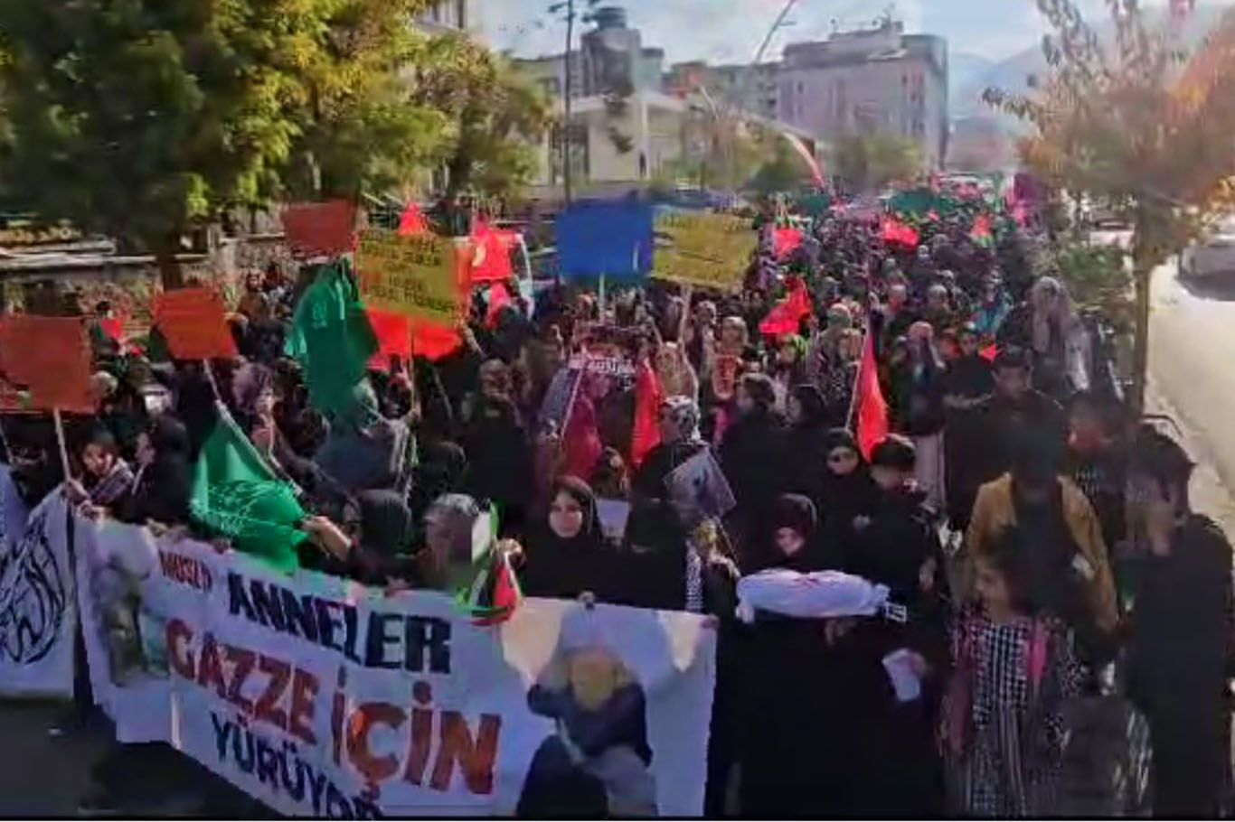 Binlerce Muşlu anne, Gazze'de katledilen kadın ve çocuklar için yürüdü