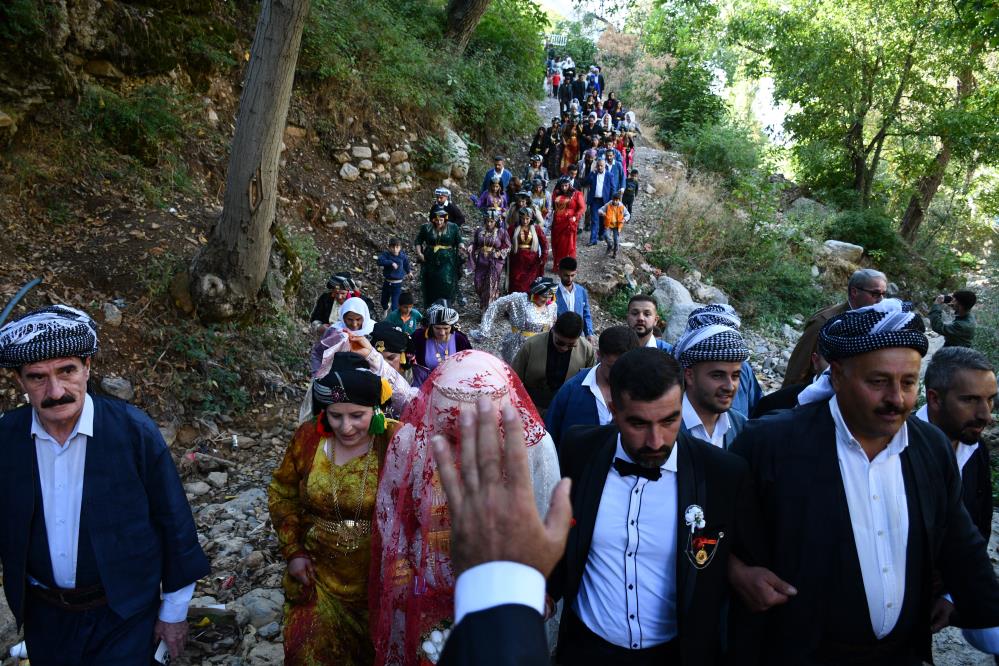 Yüz yıllık düğün geleneğinde gelin ve damada 4 buçuk milyon takı