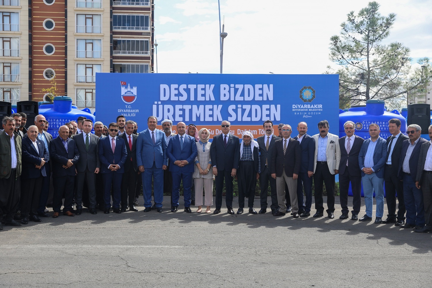 Kırsal kalkınma için çiftçilere makine ve malzeme desteği