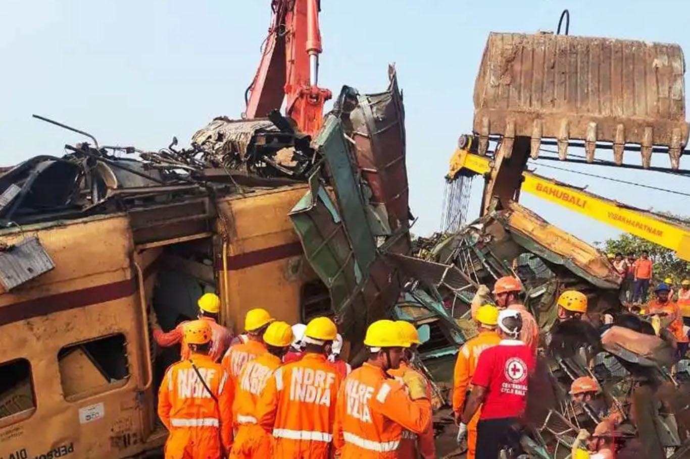 Hindistan'da tren kazasında ölenlerin sayısı 13'e yükseldi