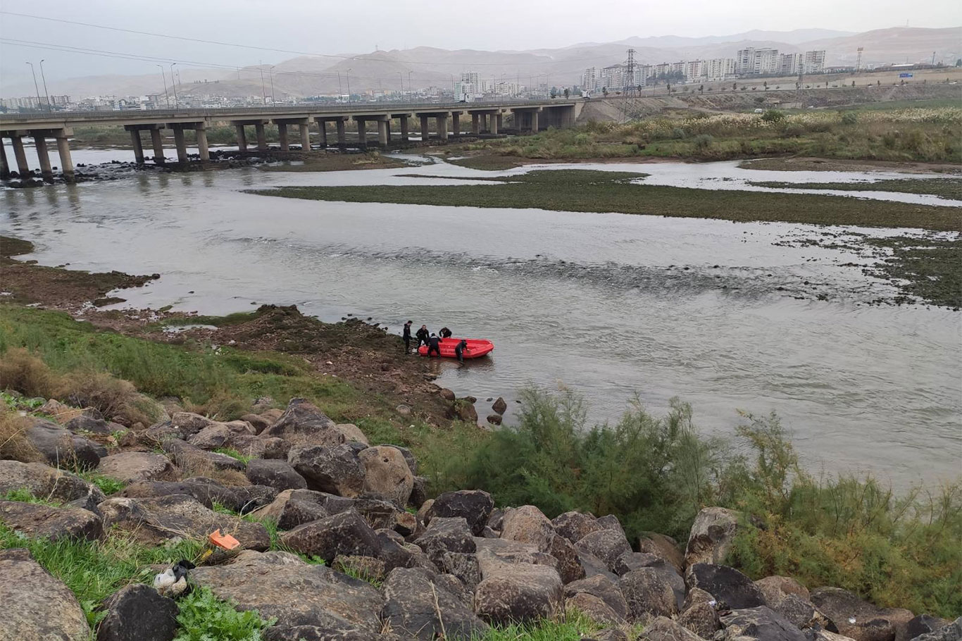 17 Yaşındaki genç Dicle Nehri'nde aranmasına devam ediliyor