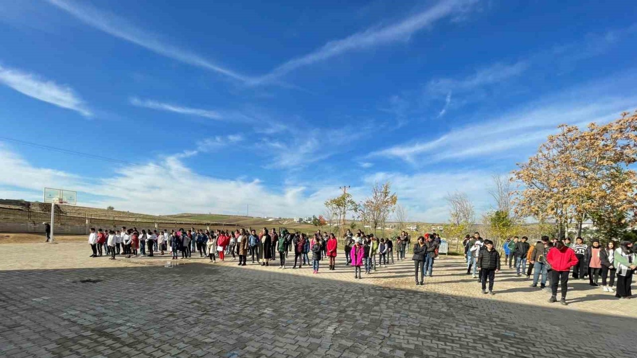 Diyarbakır’da öğrenciler Filistin için ezgi seslendirdi