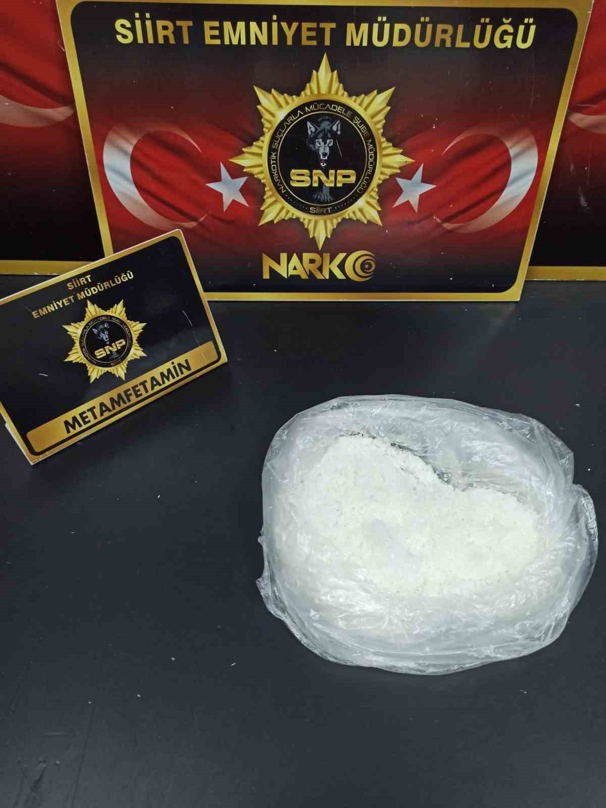 Şüpheli şahsın üstünde uyuşturucu çıktı