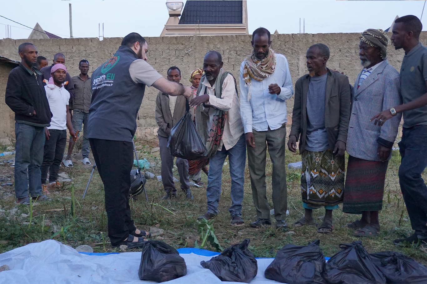 Fransa Yetim Eli, Burundi'de yüzlerce aileye kurban eti ulaştırdı