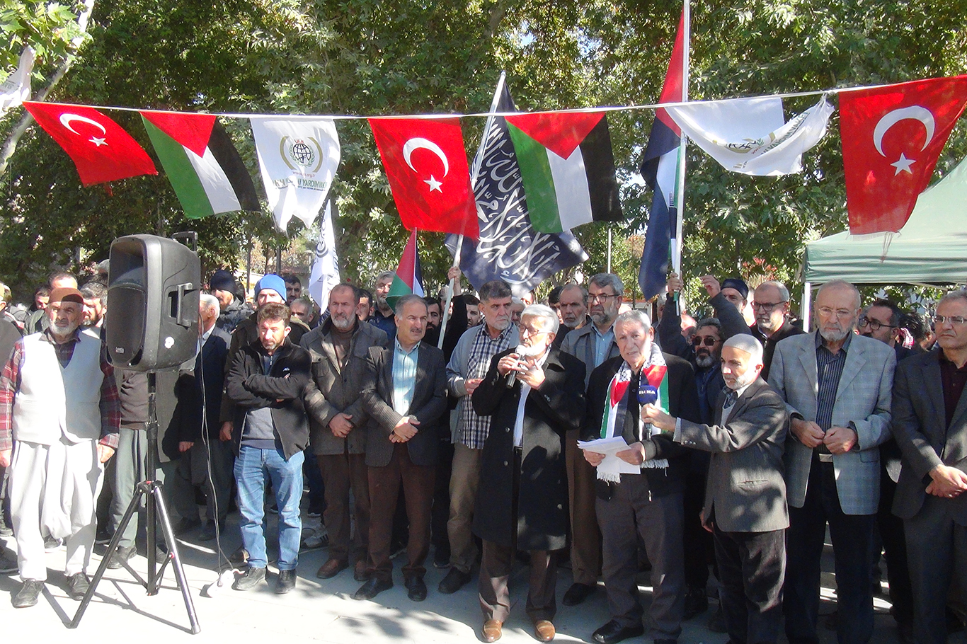 Gazze şehitleri için gıyabi cenaze namazı kılındı