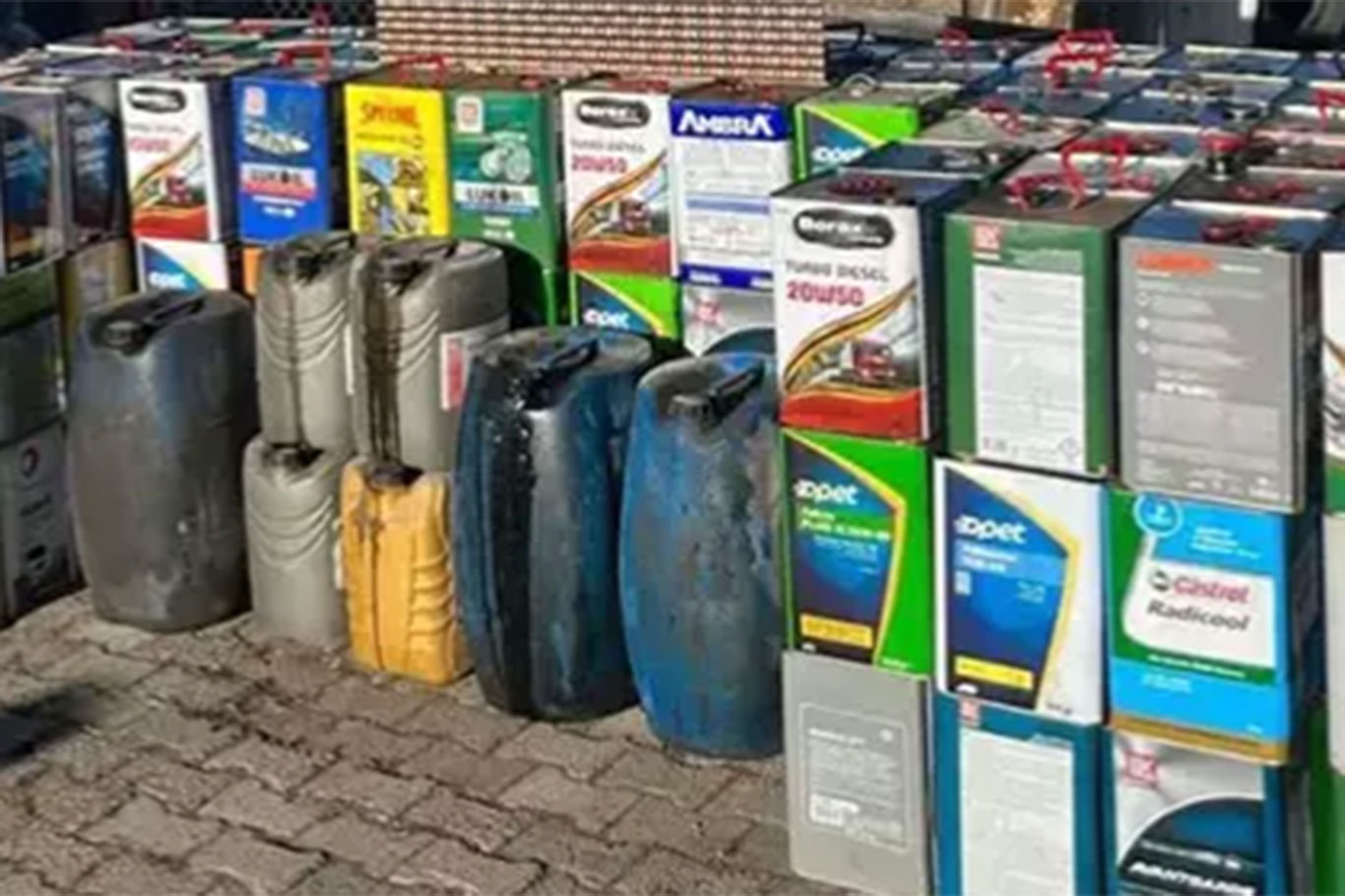 5 ton 220 litre kaçak akaryakıt ele geçirildi