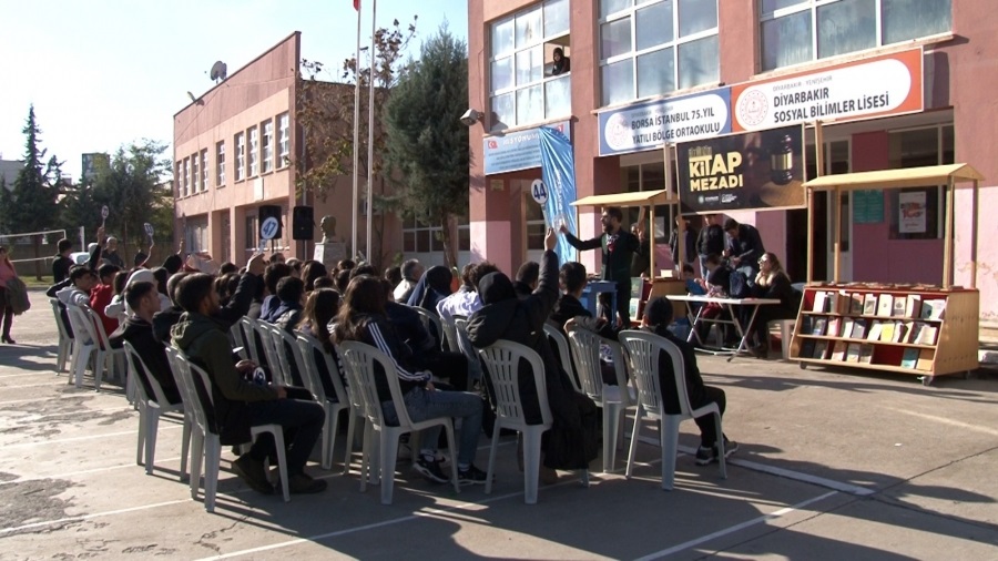 Diyarbakır'da öğrenciler Kitap Mezadında buluştu