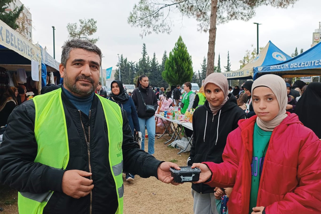 Kumbarasını Gazze'ye bağışladı