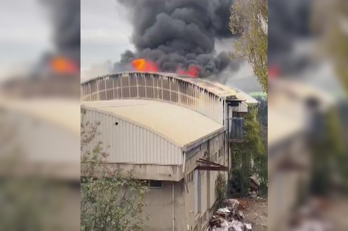 Terlik fabrikası alevlere teslim