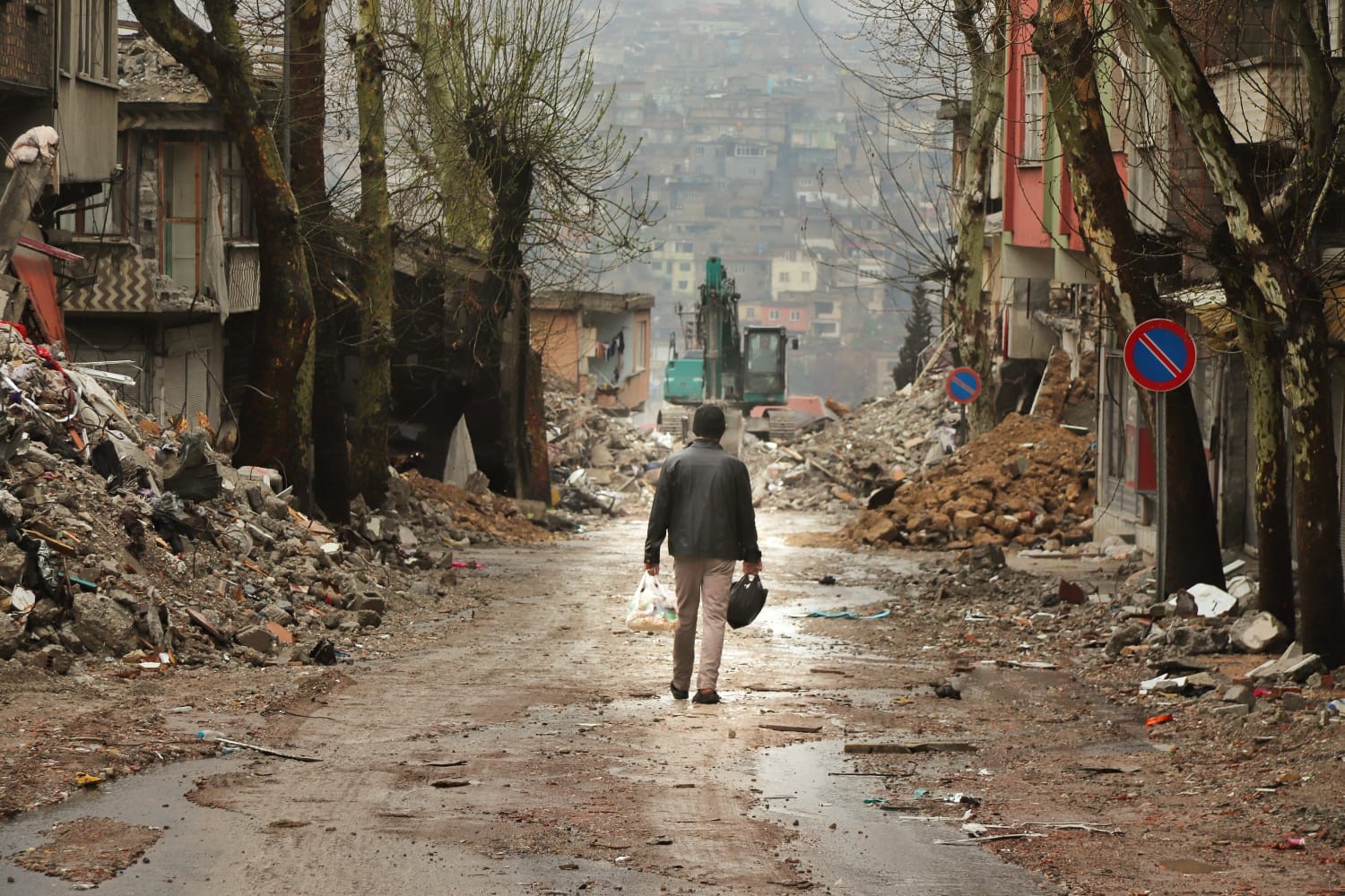 Depremde yıkılan tarihi mekanlar hüzünlendirdi!