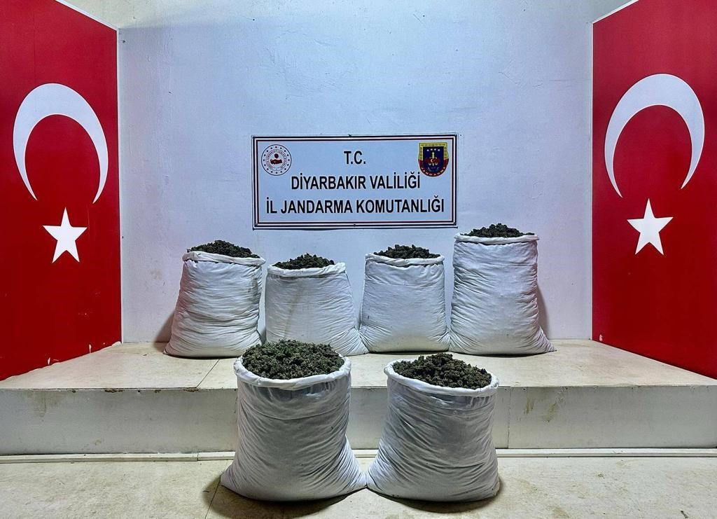 Diyarbakır'da 3 ayrı noktada 79 kilo esrar ele geçirildi