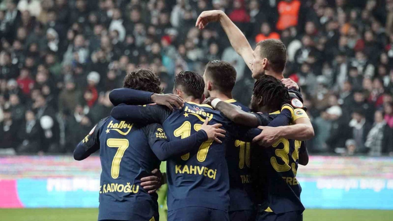 Fenerbahçe deplasmanda yenilmezlik serisini 7 maça çıkardı