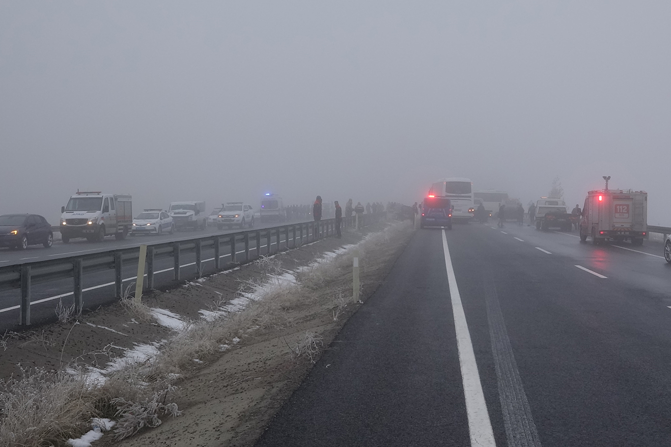 Ağrı'da buzlanma zincirleme trafik kazasına yol açtı: 19 yaralı