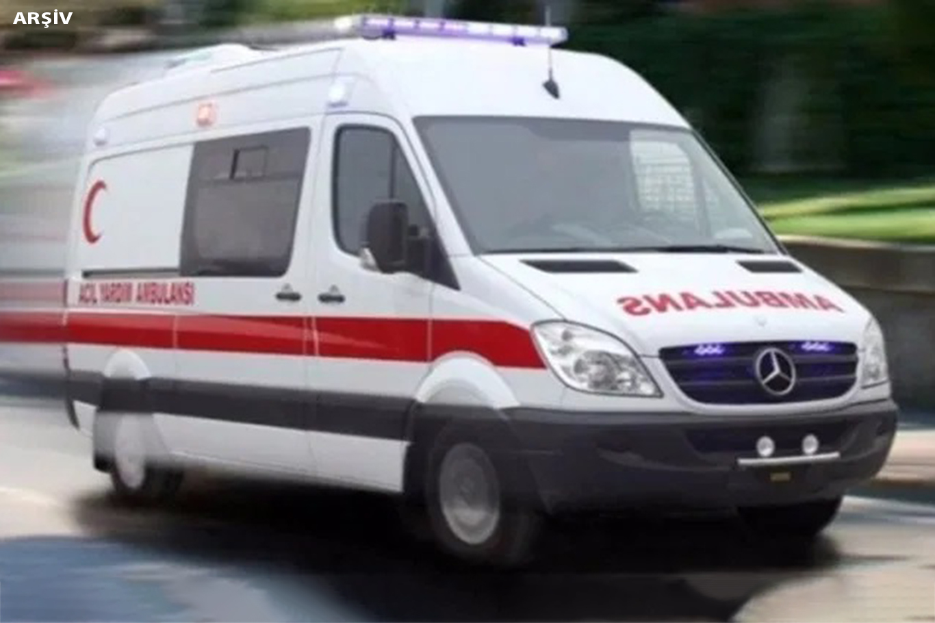 Ambulans ile otomobil çarpıştı: 9 yaralı