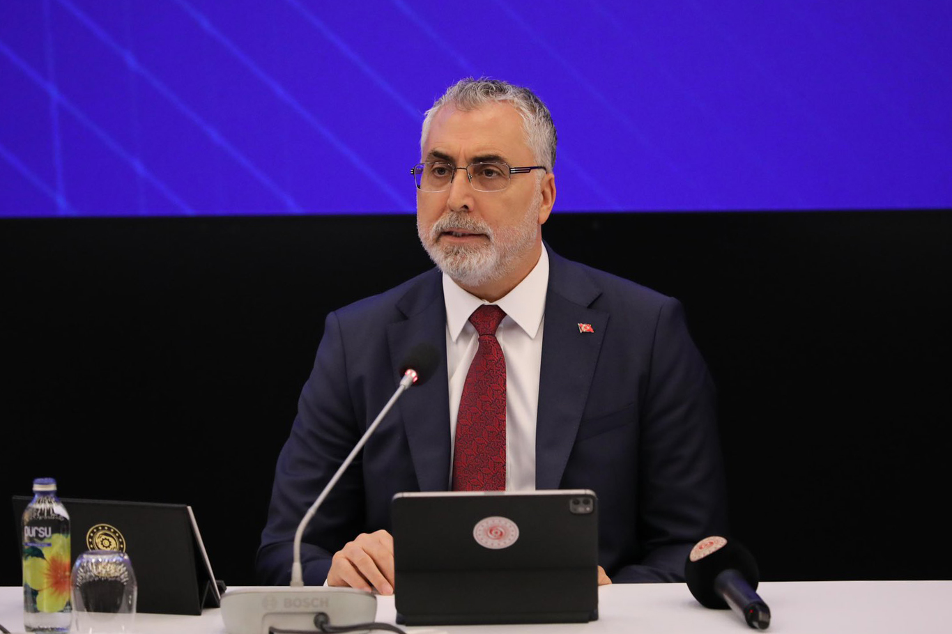 Bakan Işıkhan: Herkesin mutabık kaldığı asgari ücret olmasını temenni ediyoruz