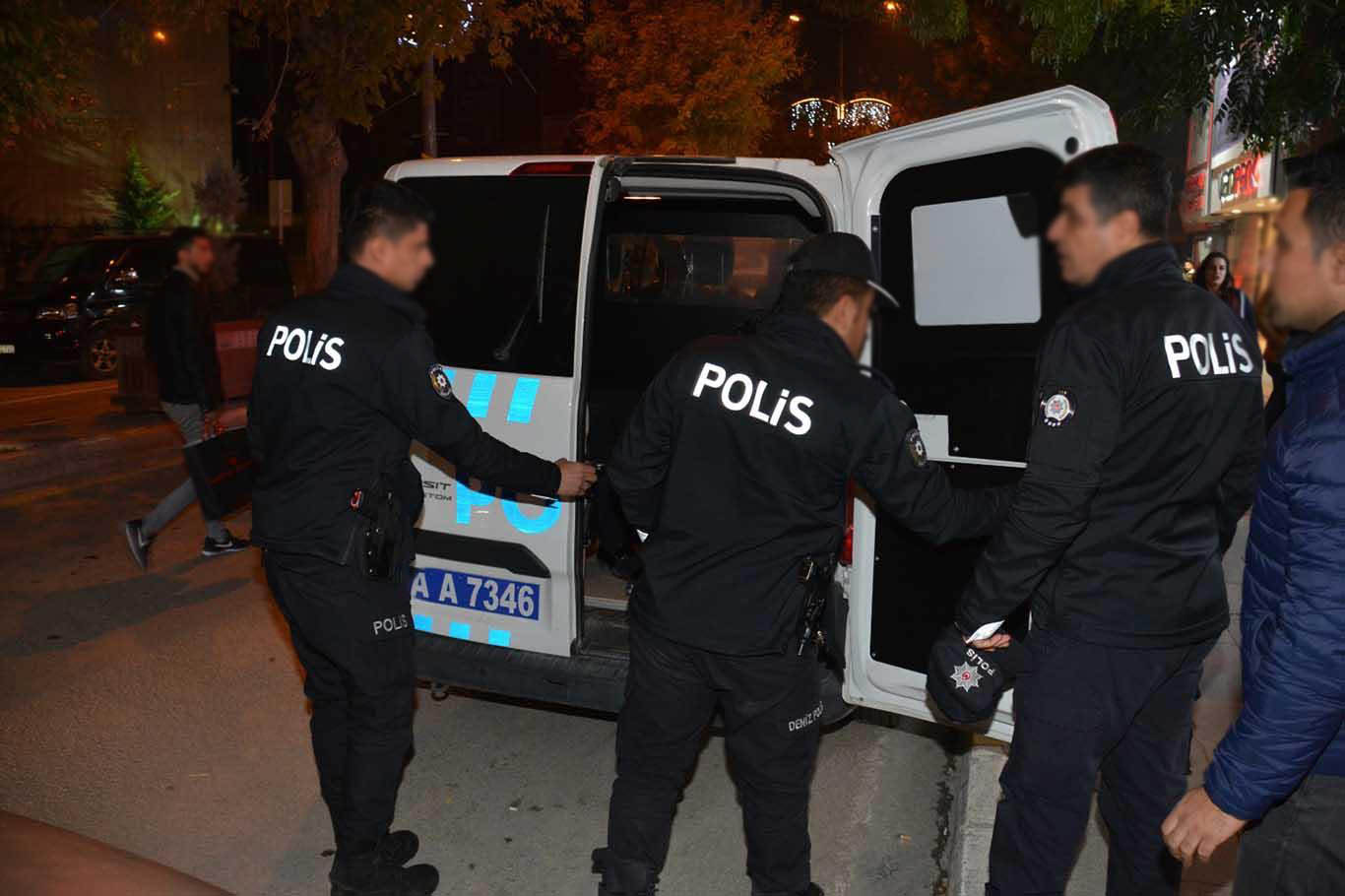 Balıkesir'de arama kaydı bulunan 18 kişi yakalandı