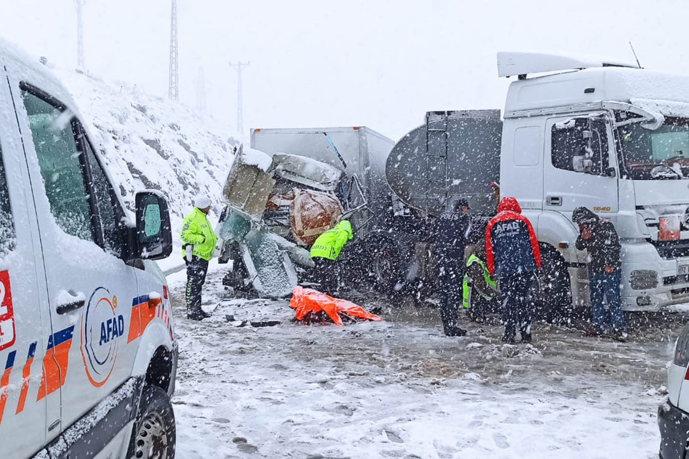 Bitlis'te zincirleme kaza: 1 ölü