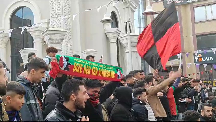 Van ile Bursaspor maçında "Bize her yer Diyarbakır" sloganları