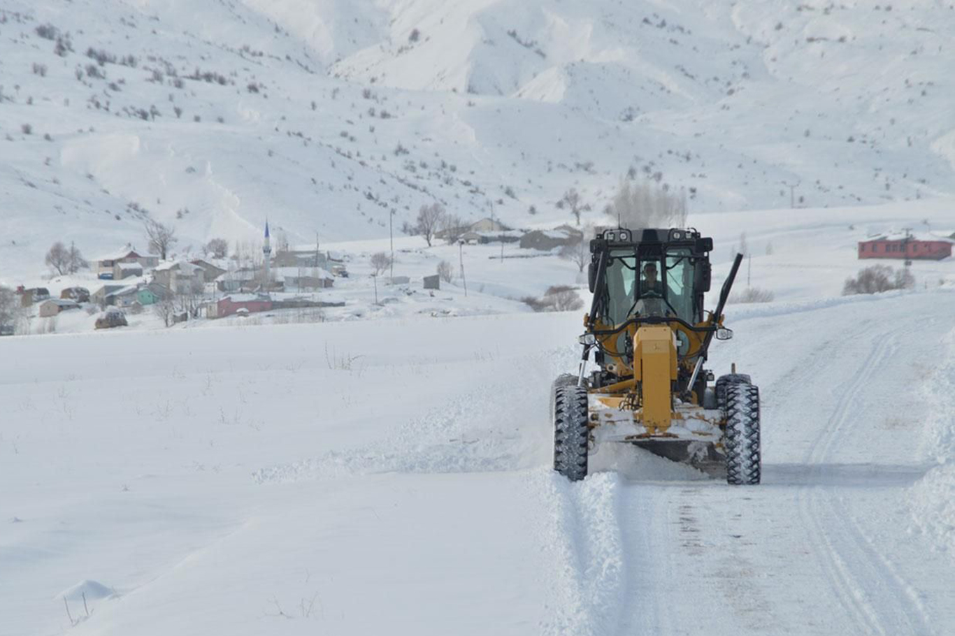 Erzurum ve Ardahan'da 53 köye ulaşım sağlanamıyor