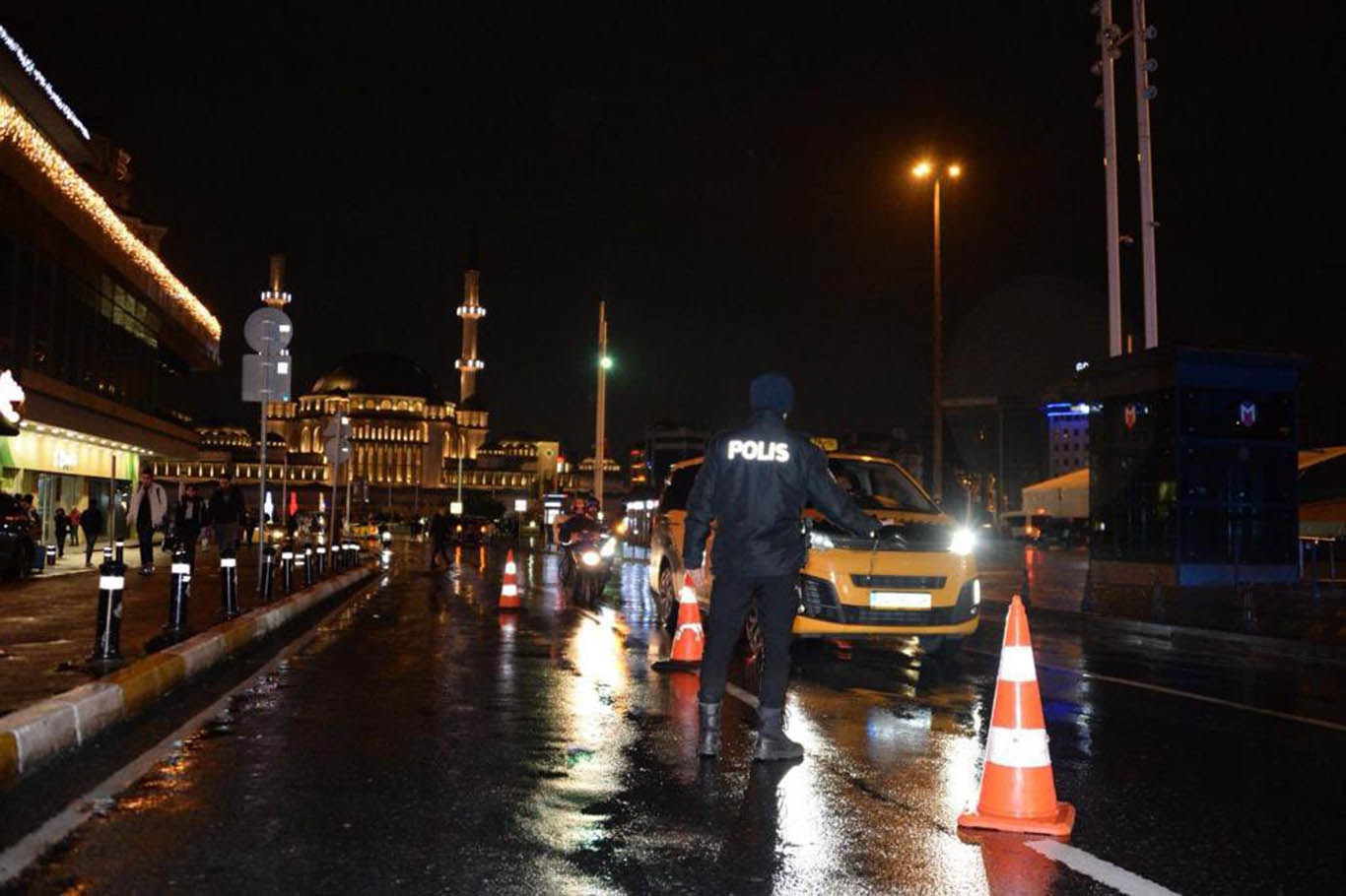 İstanbul'da aranan 18 şüpheli yakalandı