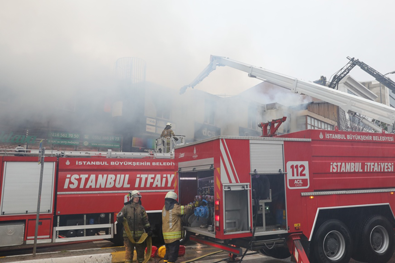 İstanbul'da iki katlı binada yangın