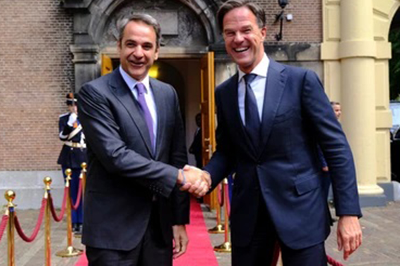 Miçotakis ile Rutte Hollanda'da görüştü