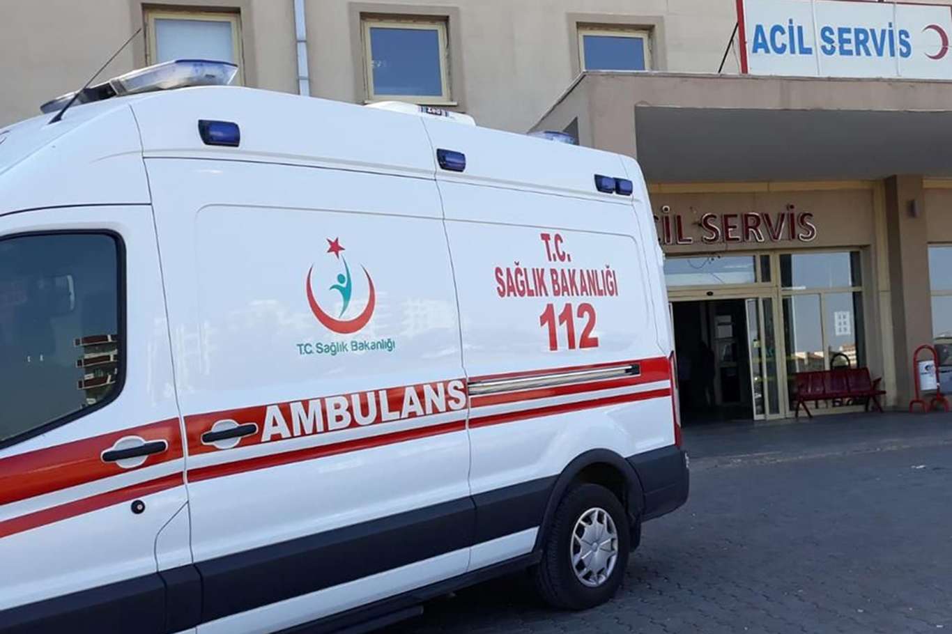 Şanlıurfa'da kara yolunda otobüs devrildi: 10 yaralı