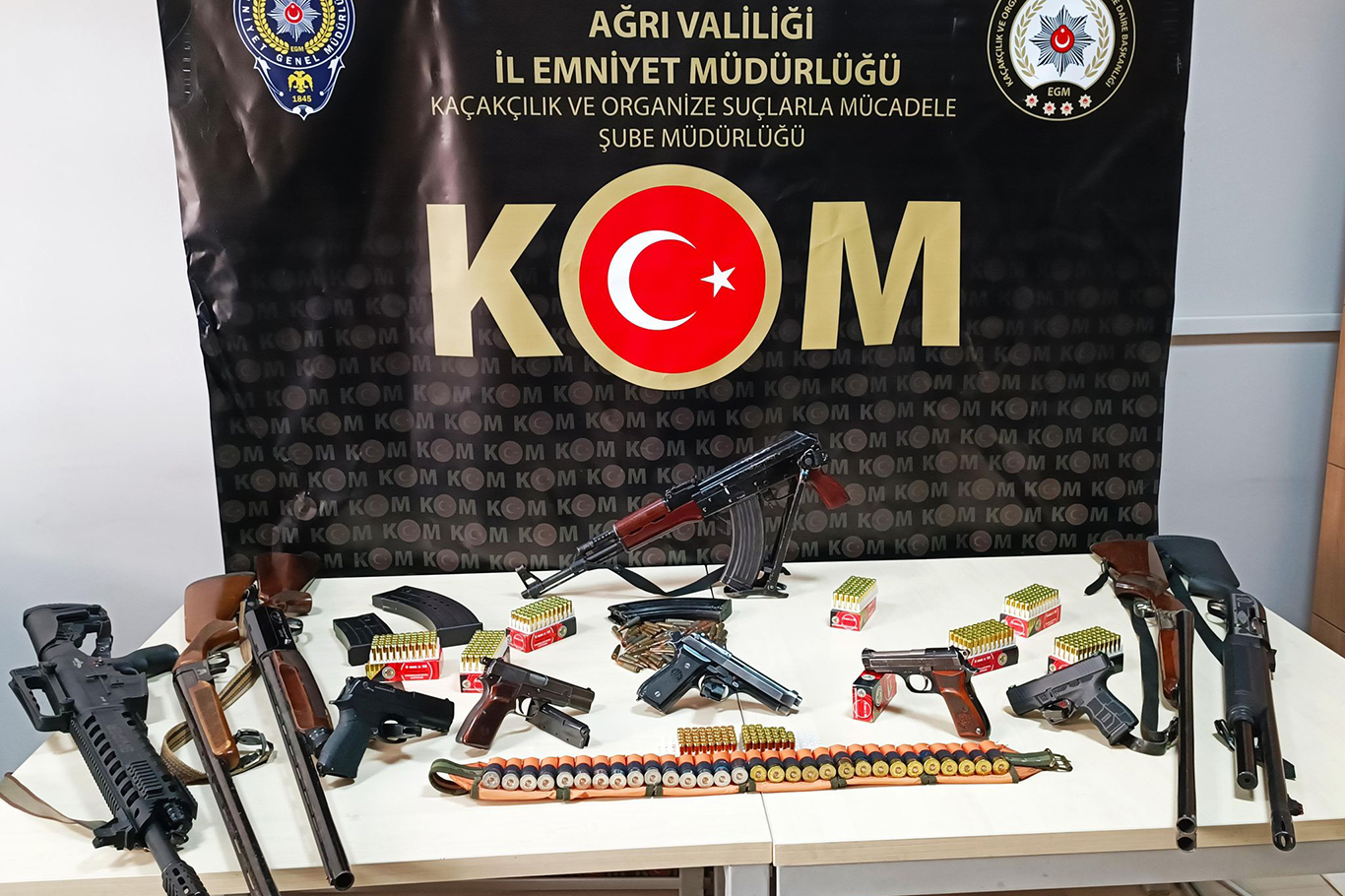 Silah kaçakçılarına yapılan operasyonda 22 kişi gözaltında