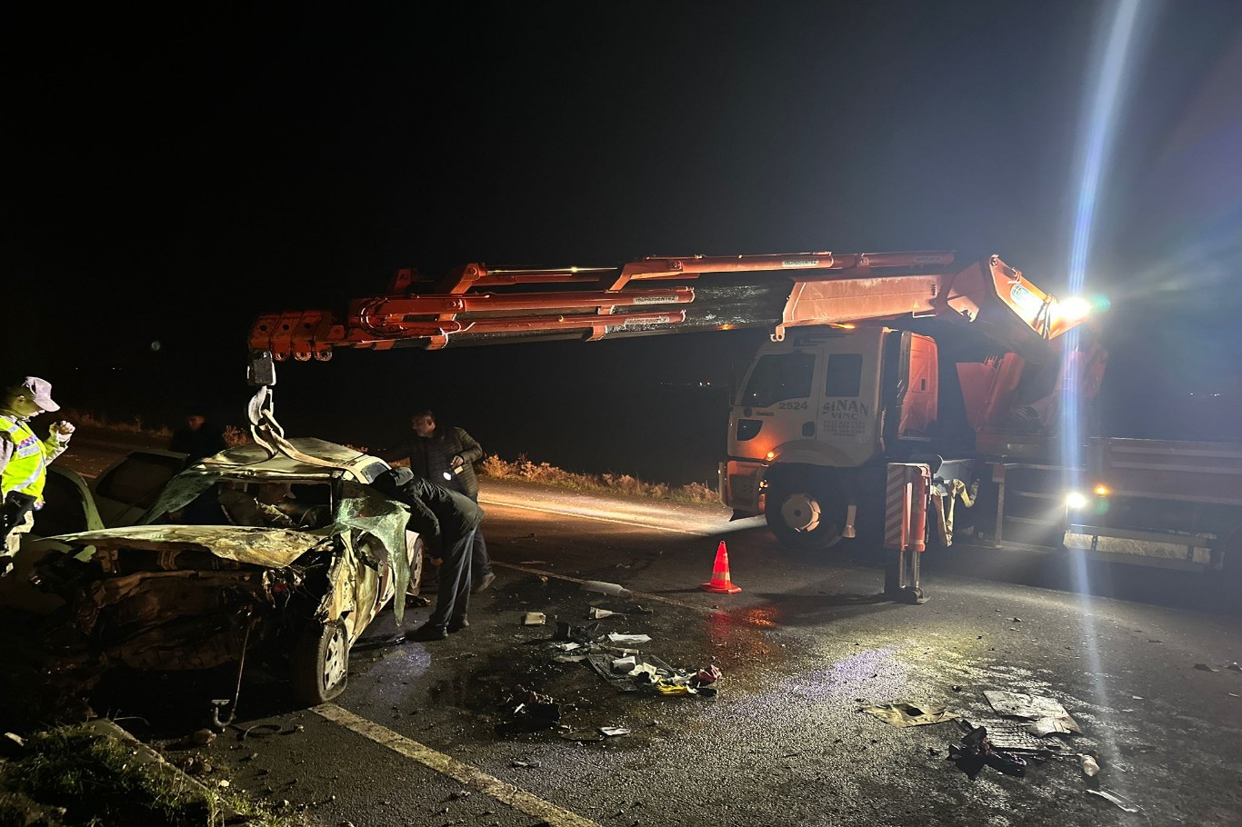 Takla atan otomobil hurdaya döndü: 2 yaralı