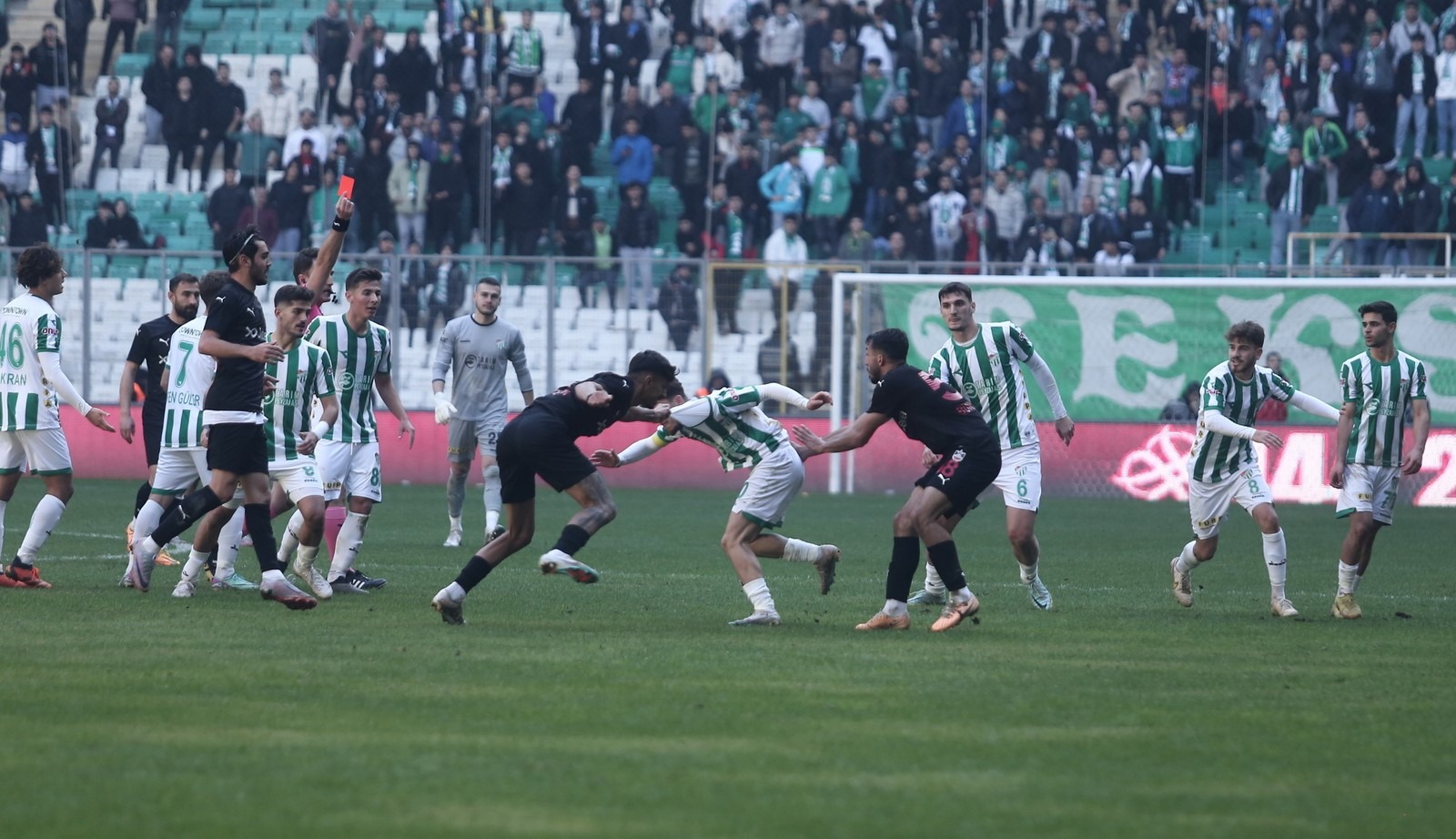 Bursaspor yine yaptı yapacağını!