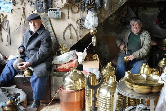 77 yıldır aynı atölyede mesleğini yapıyor