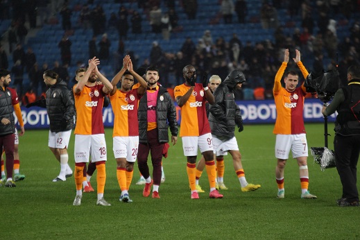 Trabzonda, Galatasaray gol oldu yağdı