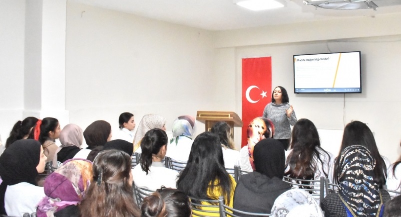 Öğrencilere Madde Bağımlılığı semineri verildi