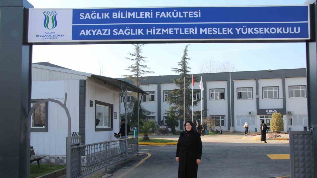 3 Çocuk annesi kadın 56 yaşında üniversite kazandı, şimdi hemşire olmak için çabalıyor