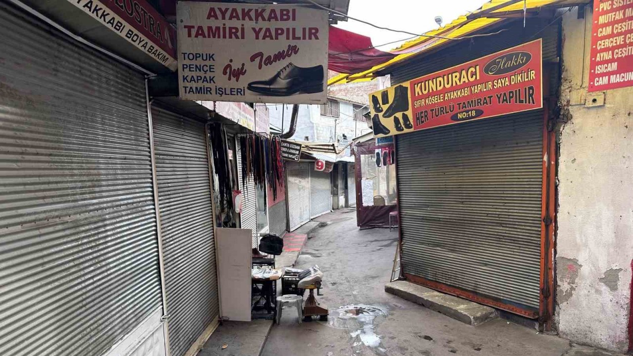 Esnaf yeni yıl tatili yaptı dükkanların kepenkleri kapalı kaldı