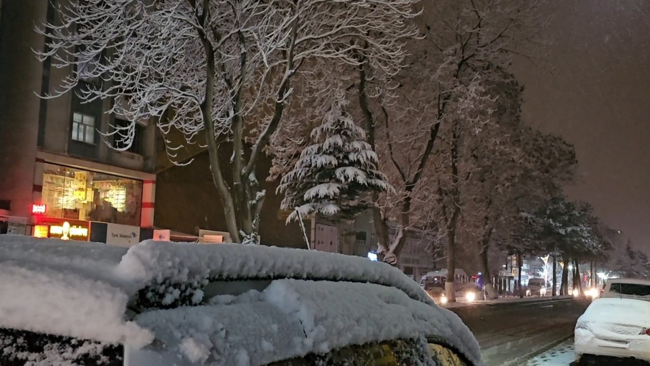 Kar yağışının yoğun olduğu o ilimizde 4 köy yolu ulaşıma kapandı