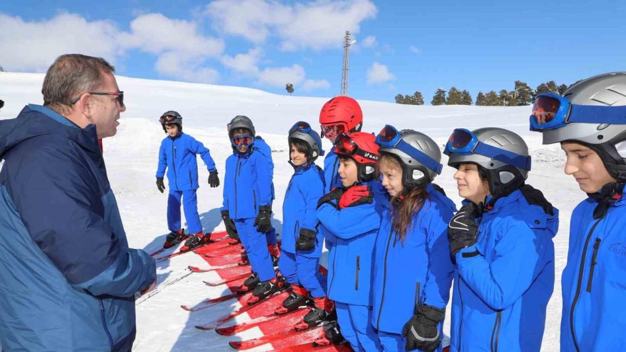 Karslı çocuklar hem öğreniyor, hem de eğleniyor