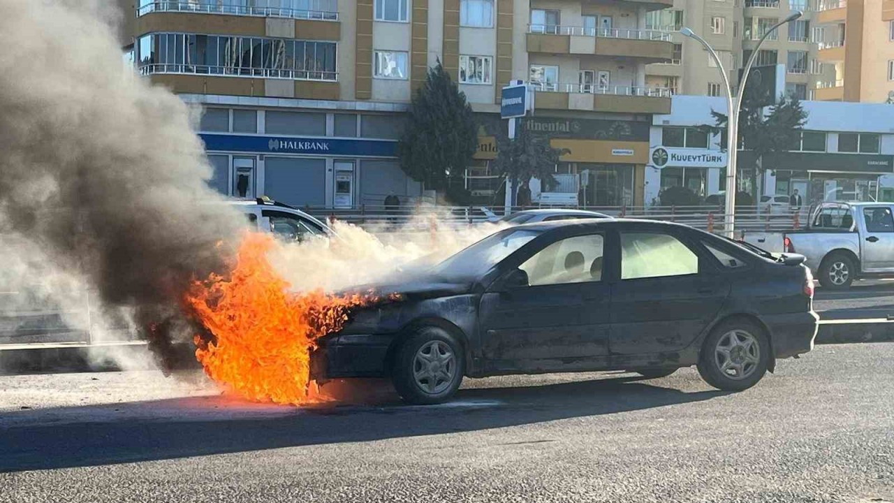 Otomobil test sürüşünde alevlere teslim oldu