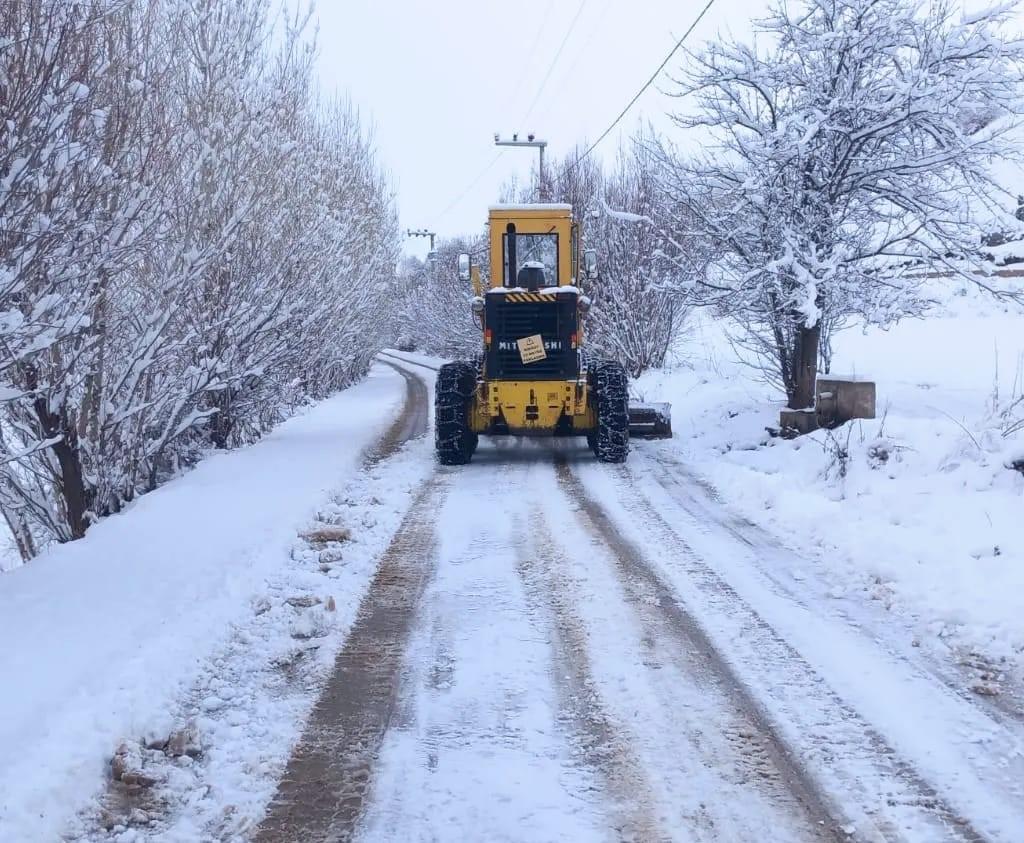 Van’da 303 yerleşim yerinin yolu ulaşıma kapandı