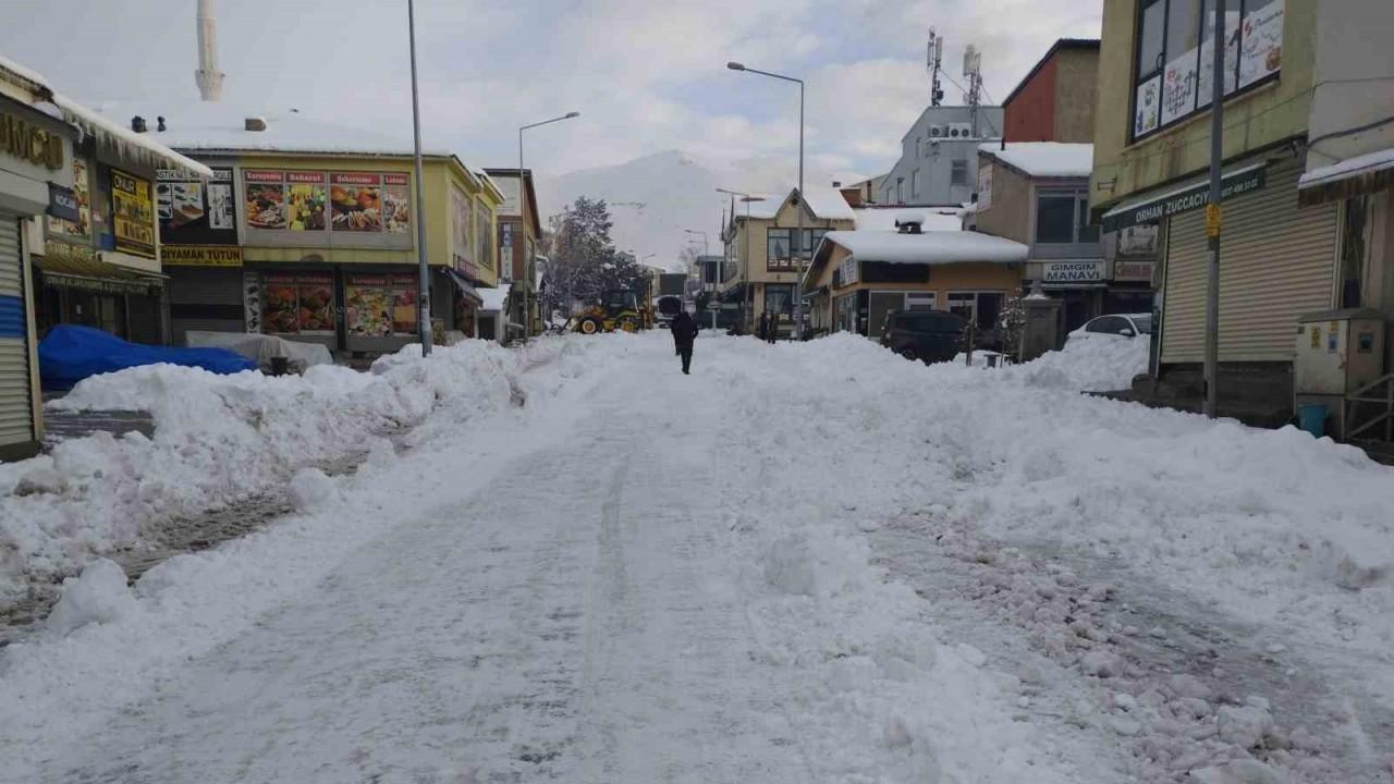 Varto’da karla mücadele çalışması